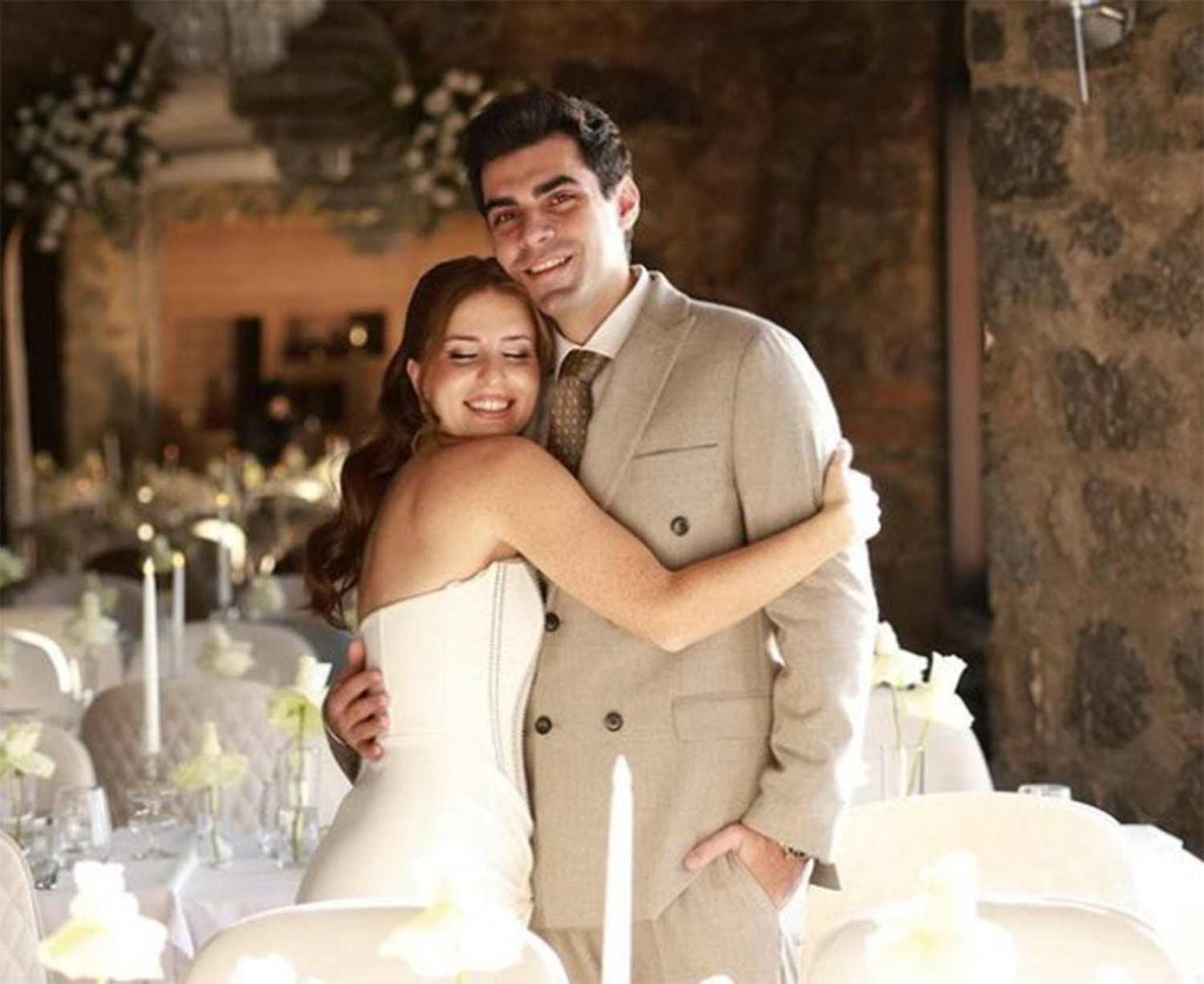 Sihirli Annem'in Çilek'i evlendi